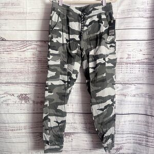 Matix Men's Gray White Camo Cargo Joggers